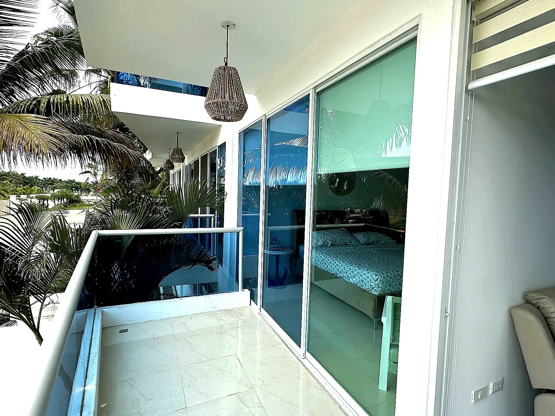 Balcón & Vista — 1